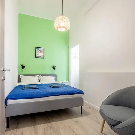 Stylish And Colourful In The Centre Apartment