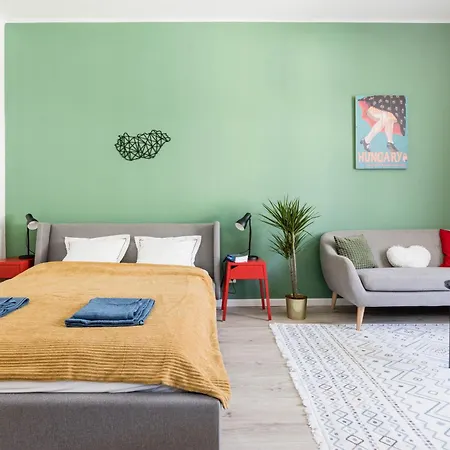 Stylish And Colourful In The Centre Apartment