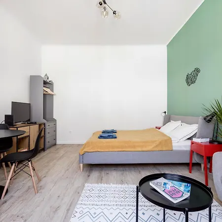 Stylish And Colourful In The Centre *