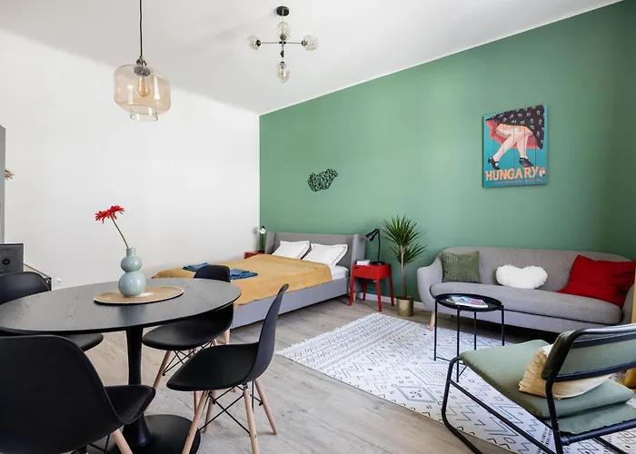 Stylish And Colourful In The Centre Daire Budapeşte