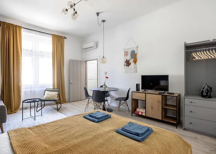 Stylish And Colourful In The Centre * Budapeşte